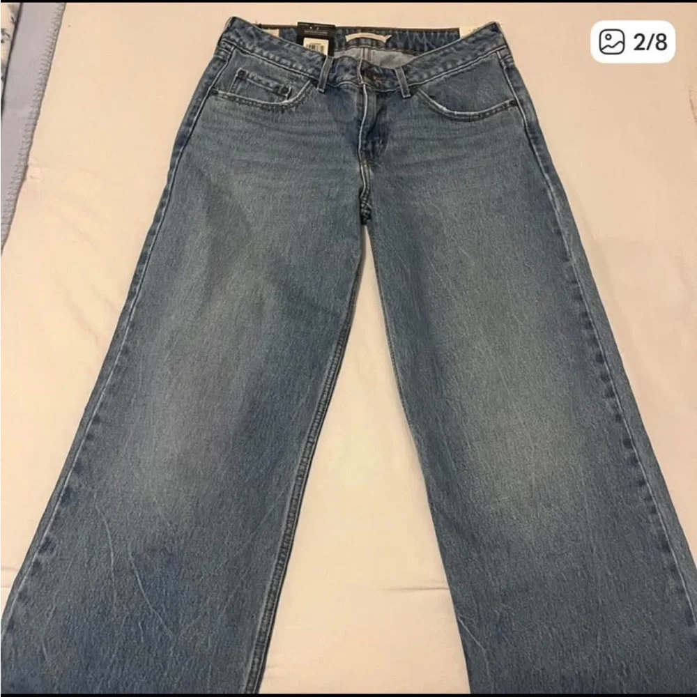NWT Levi Low Loose Jeans - Picture 2 of 4